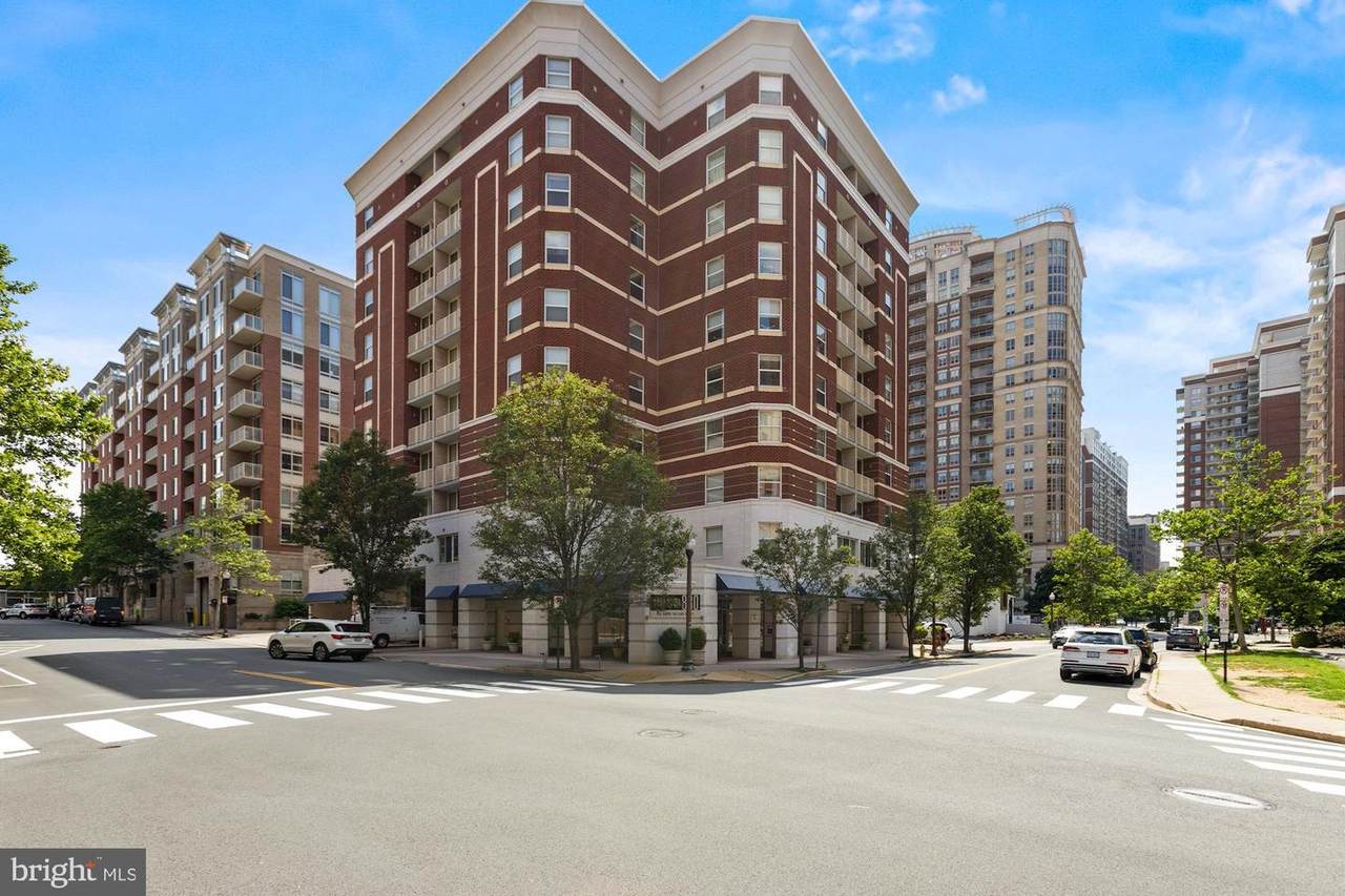 880 Pollard Street - Photo 1