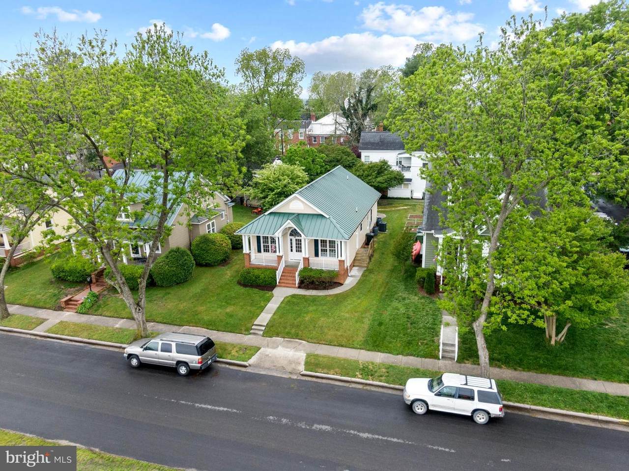 423 Lee Street - Photo 1