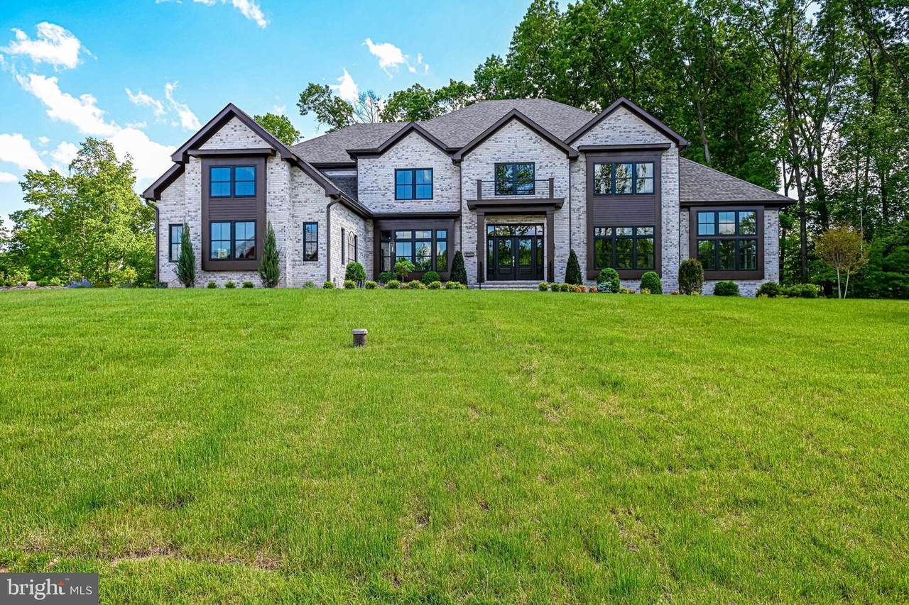 207 Deepwoods Drive - Photo 1