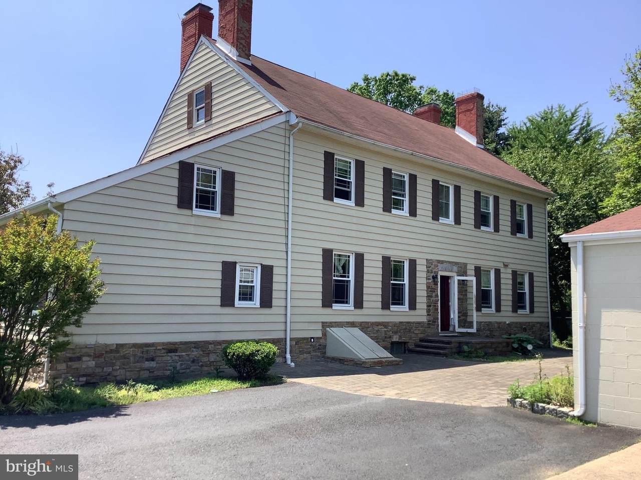 106 Compton Circle - Photo 1