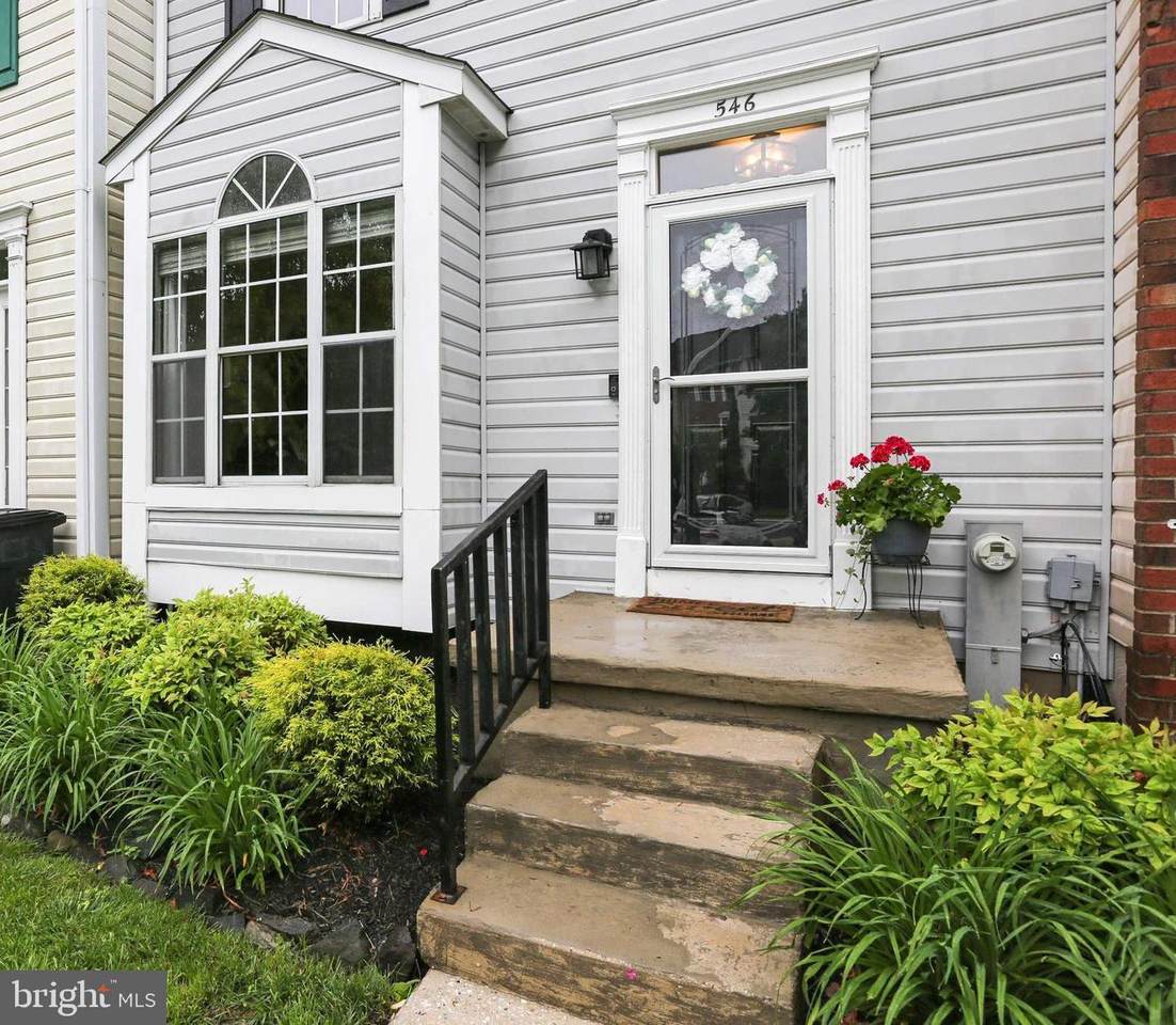 546 Westside Boulevard - Photo 1