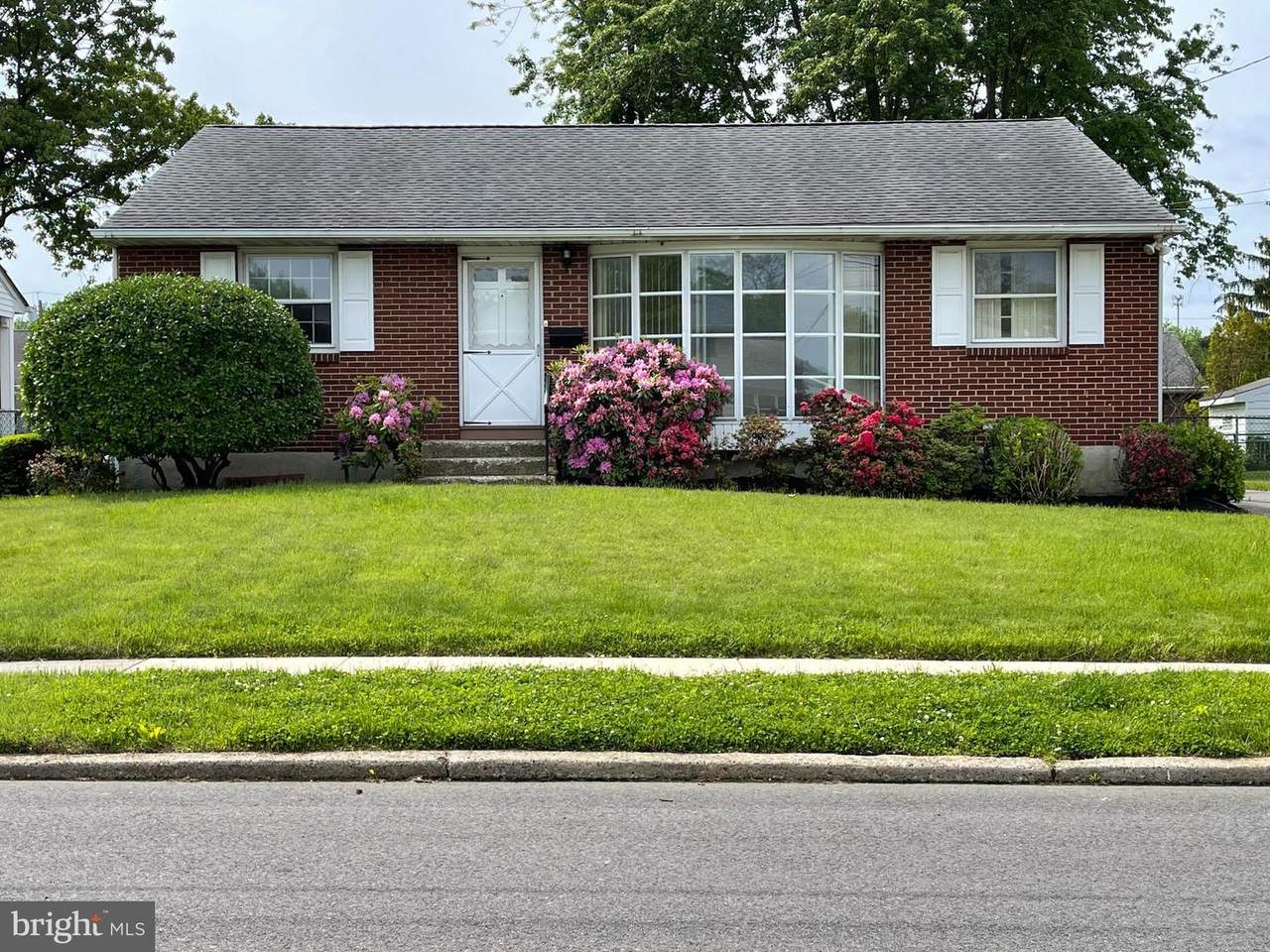 216 Chester Ave Avenue - Photo 1