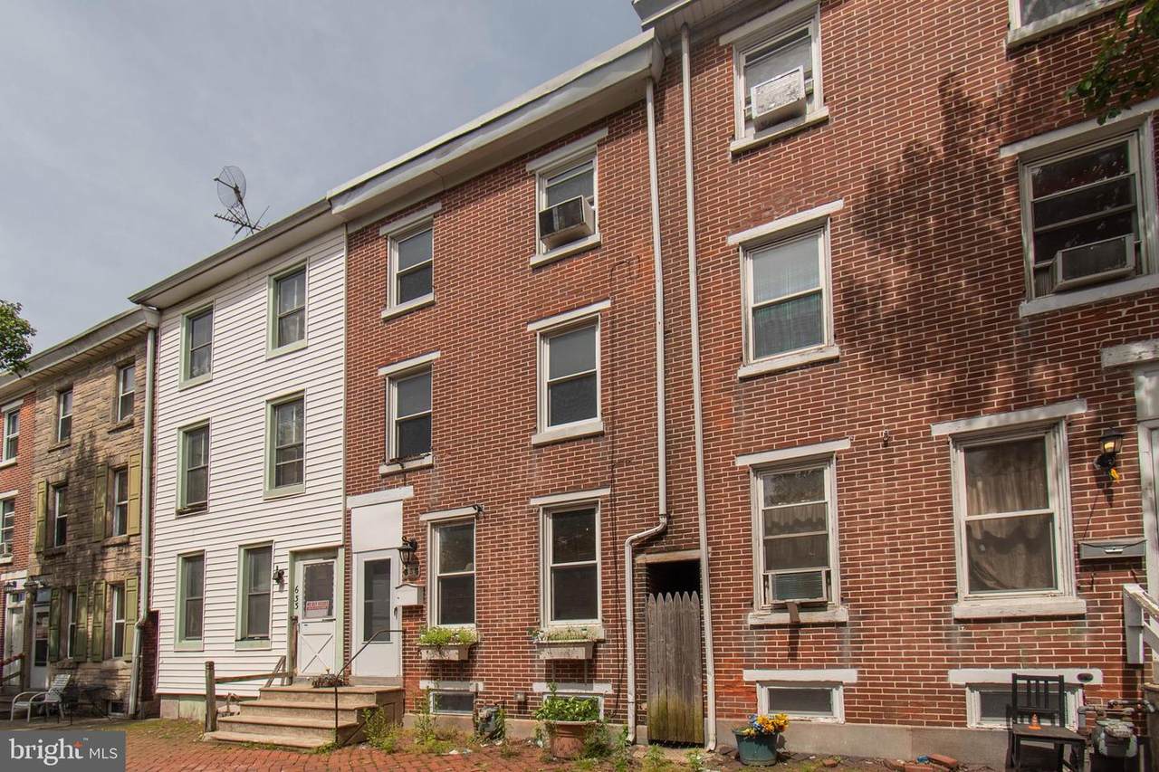 635 Astor Street - Photo 1