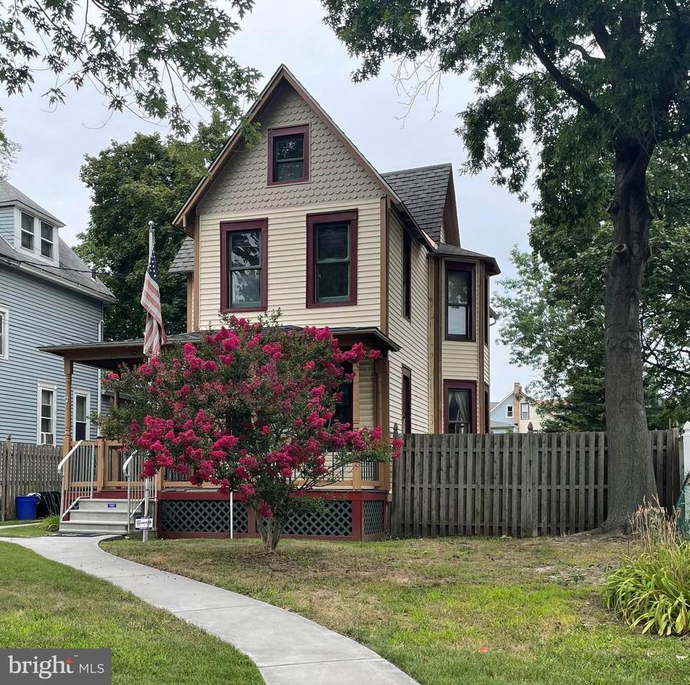 411 Lincoln Avenue - Photo 1