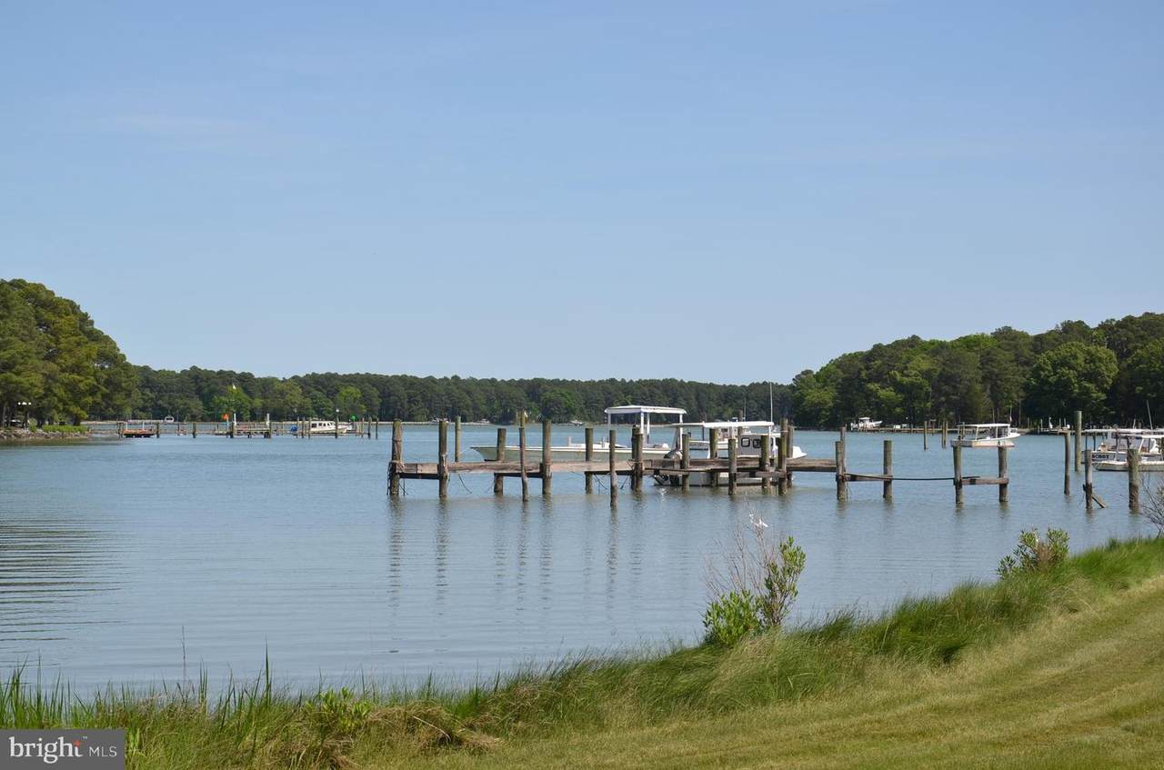 7649 Cooper Point Rd - Photo 1