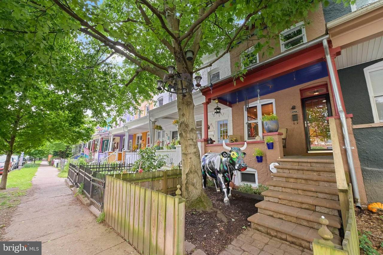 825 38TH Street - Photo 1