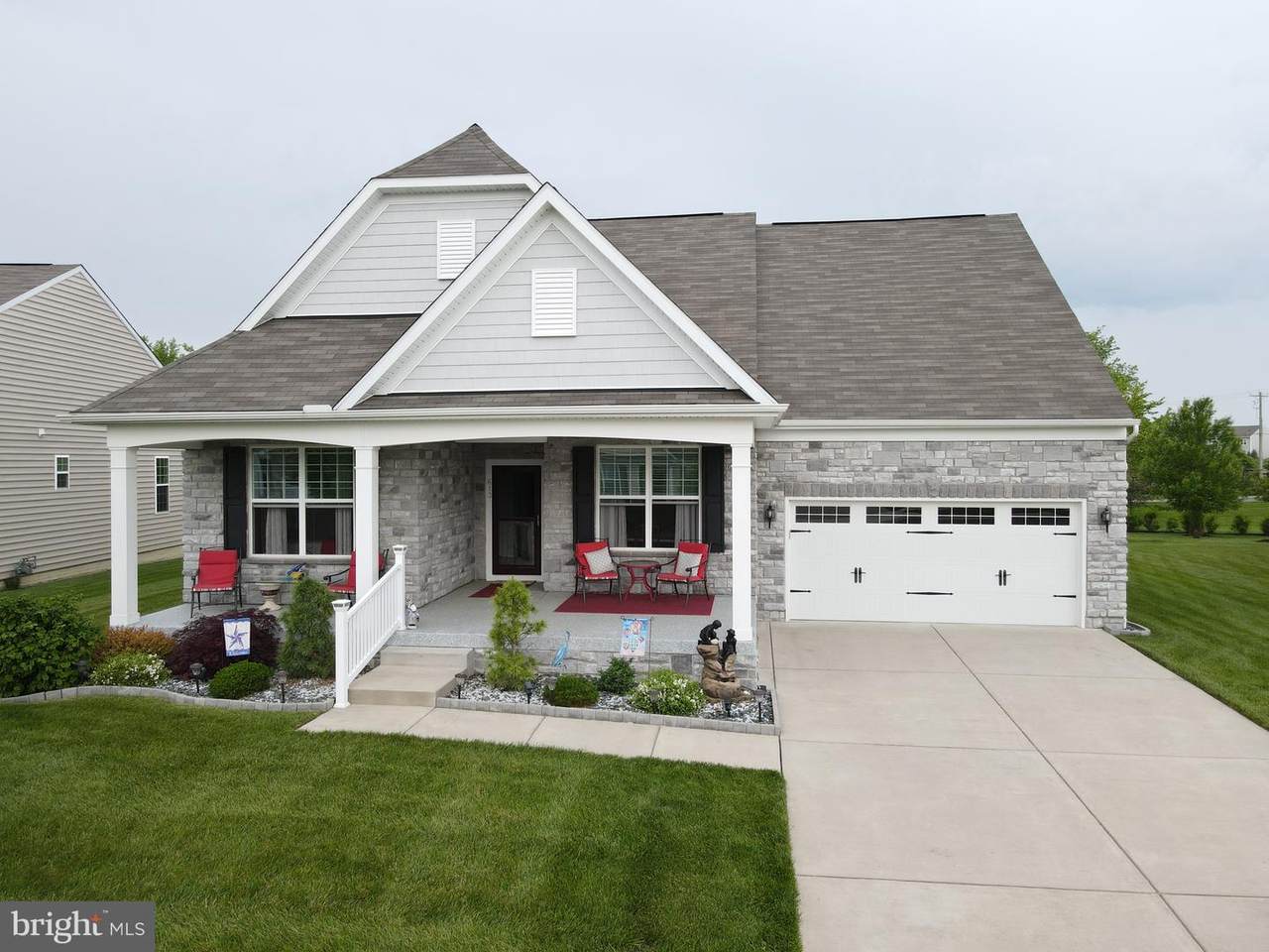 613 Red Maple Road - Photo 1