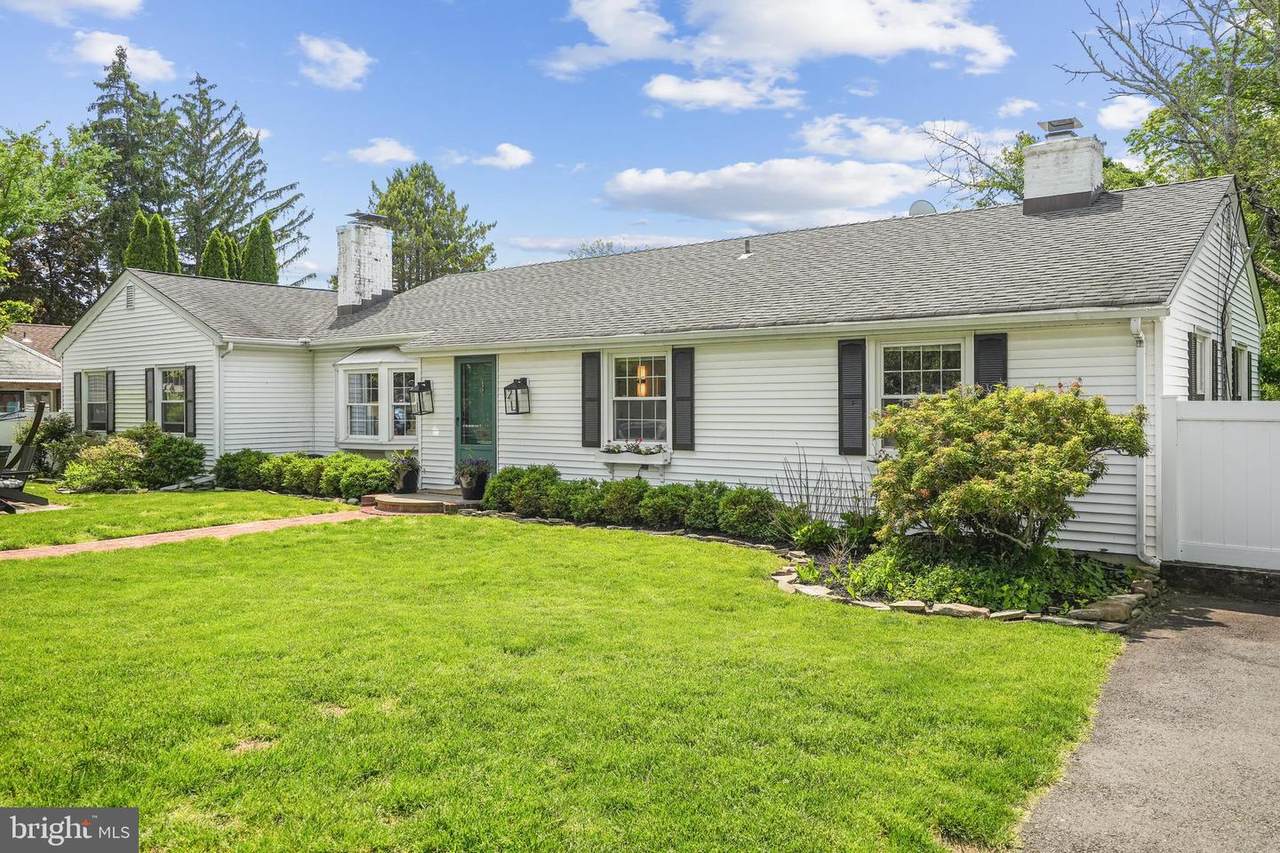 12 Laurel Road - Photo 1