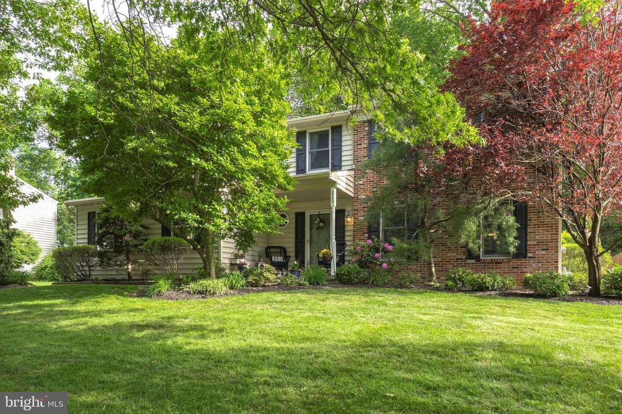 220 Grays Lane - Photo 1