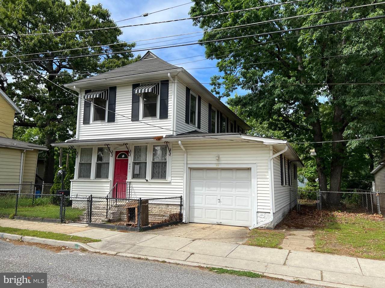 605 Wesley Avenue - Photo 1