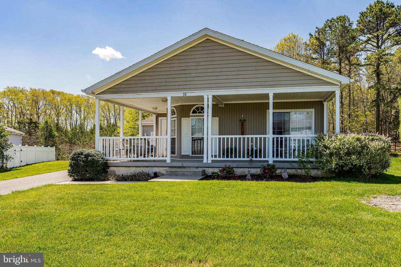 38 Pine Grove Avenue - Photo 1