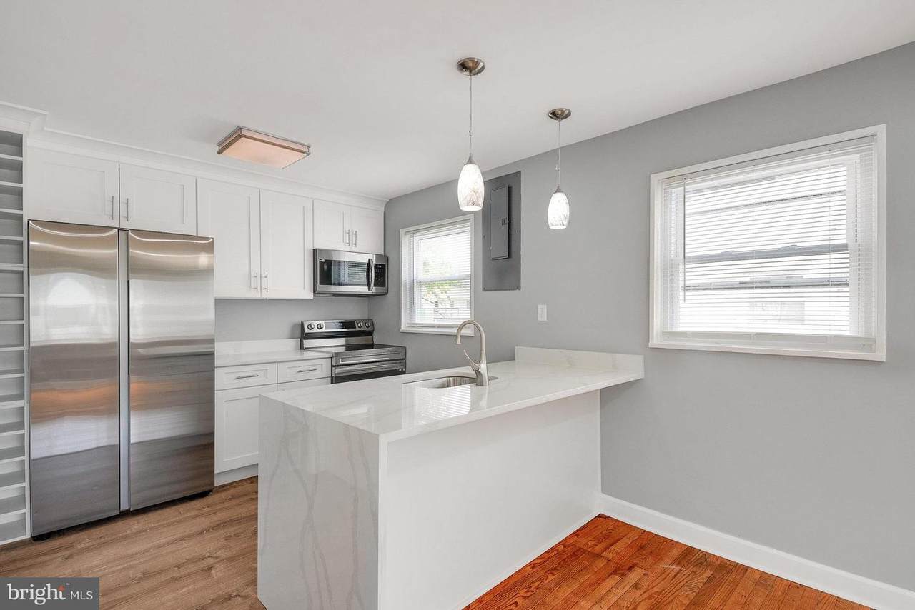 2607 Lakehurst Avenue - Photo 1