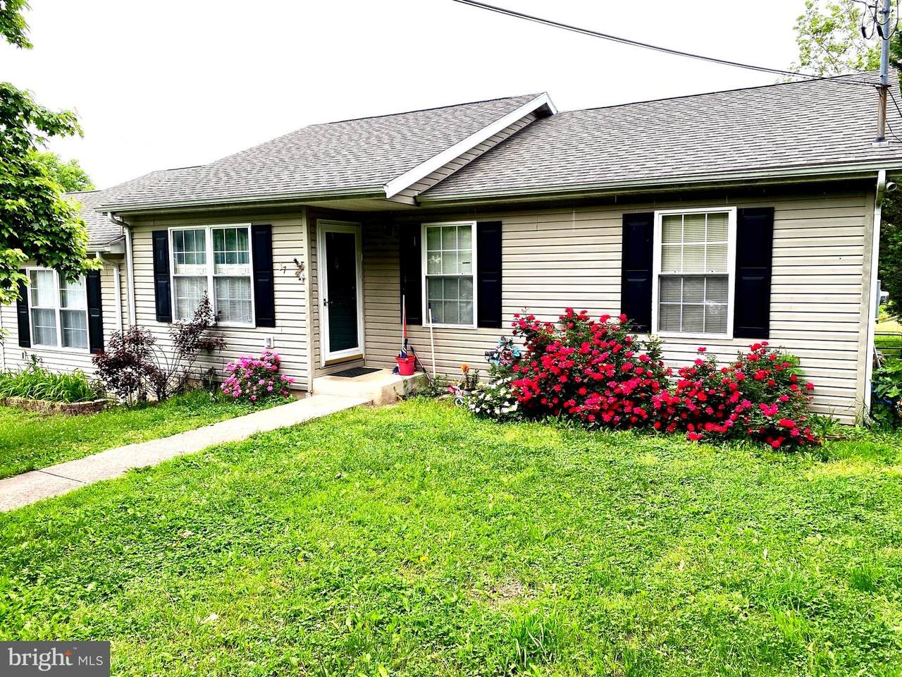 37 Squire Circle - Photo 1