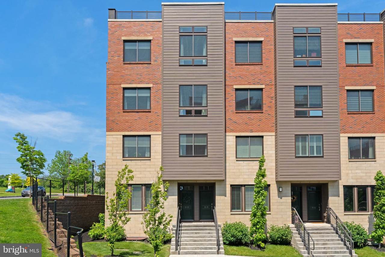 918 Lakeview Court - Photo 1