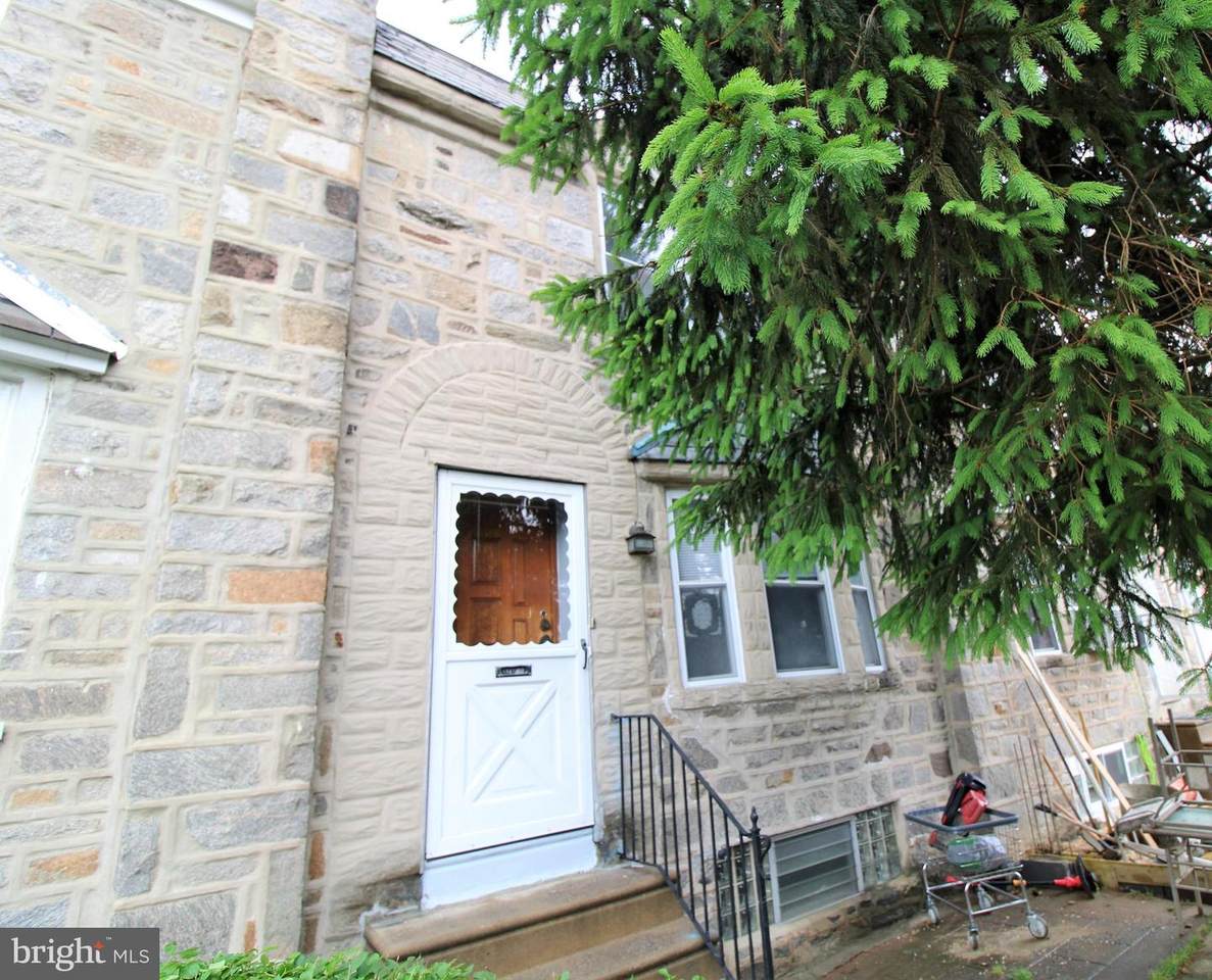 1303 Robbins Street - Photo 1