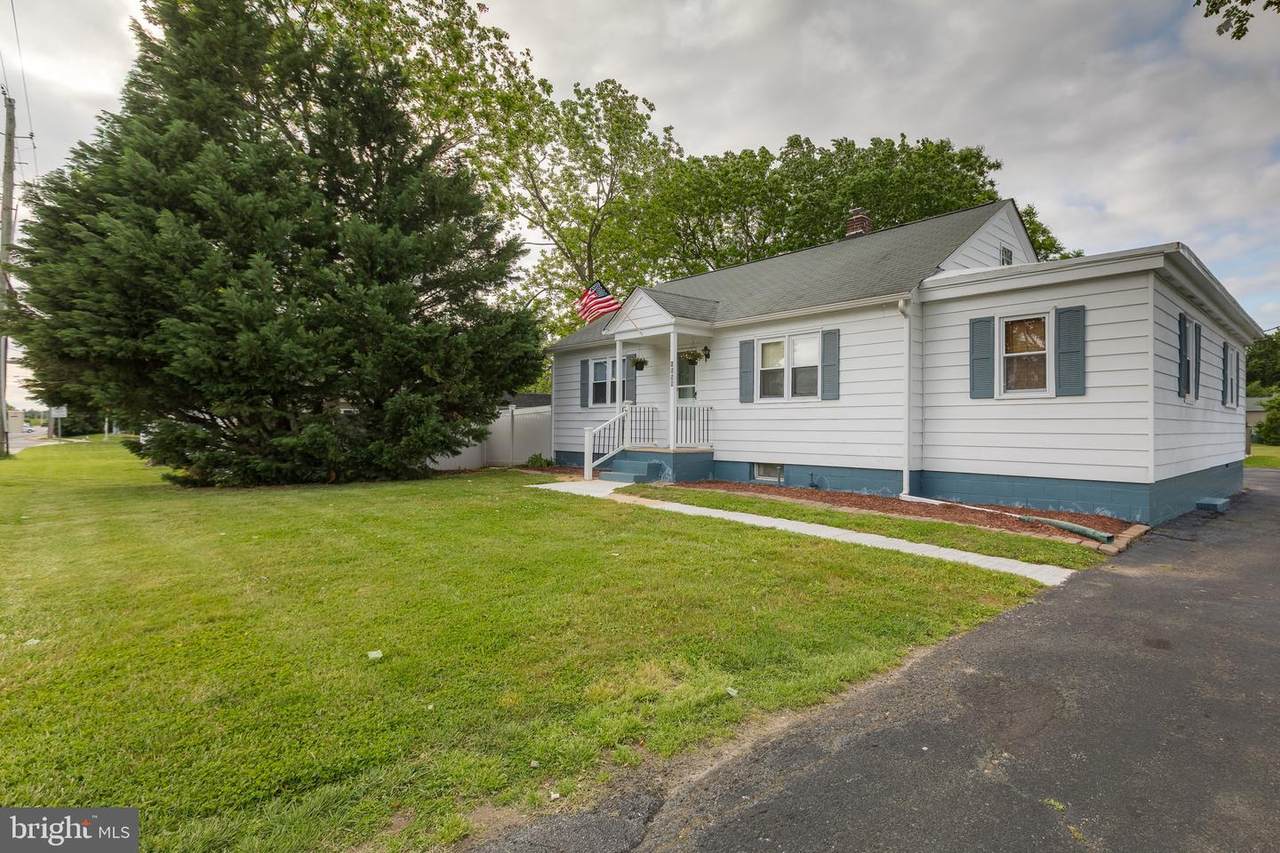 1559 Forrest - Photo 1