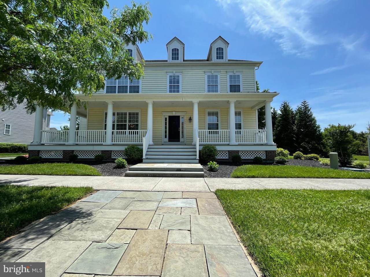 729 Idlewyld Drive - Photo 1