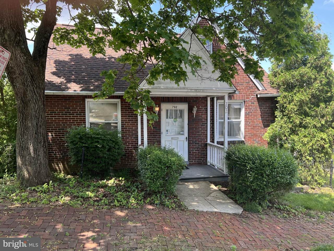 702 10TH Street - Photo 1