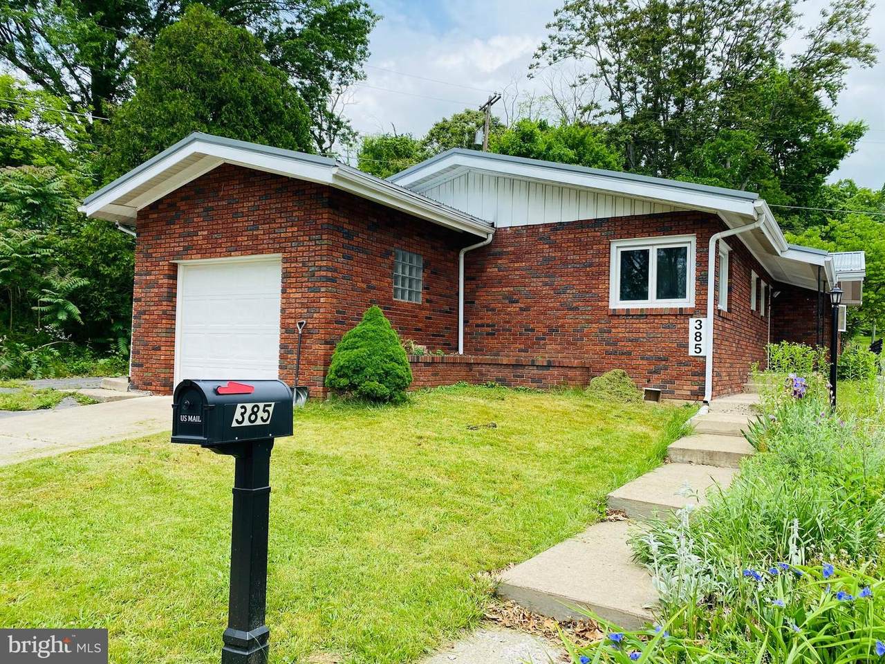 385 5TH Street - Photo 1