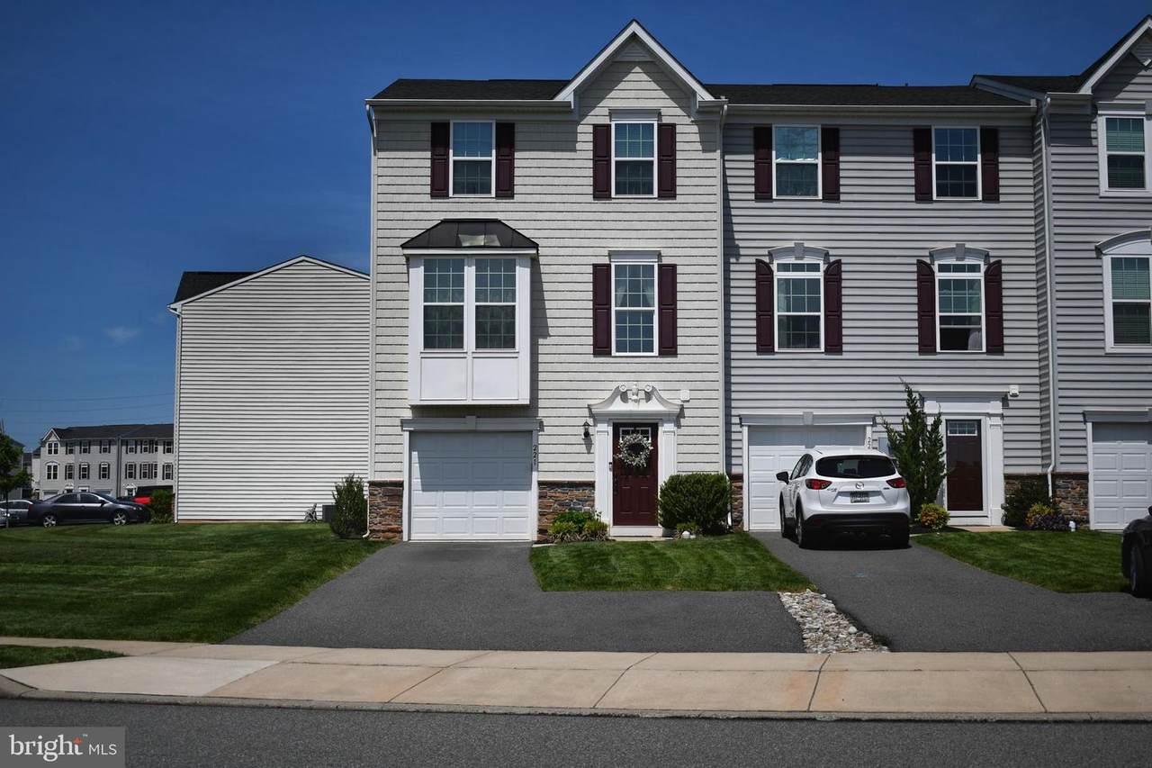 221 Tulip Lane - Photo 1