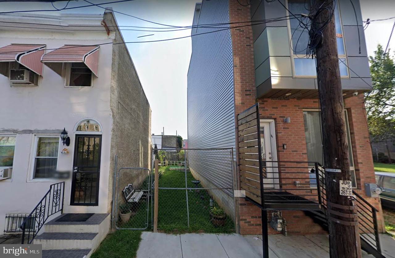 1818 Oakdale Street - Photo 1