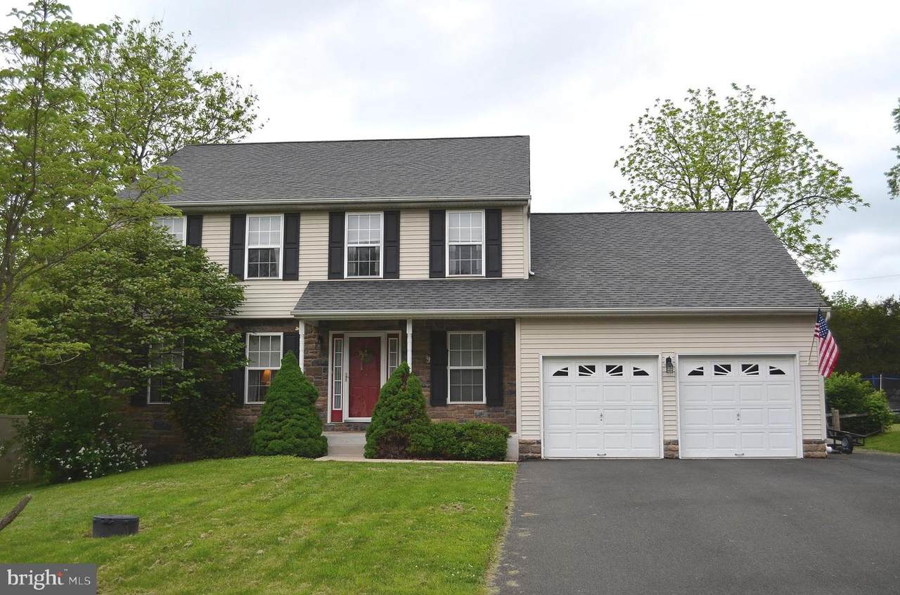 1270 Laurel Avenue - Photo 1