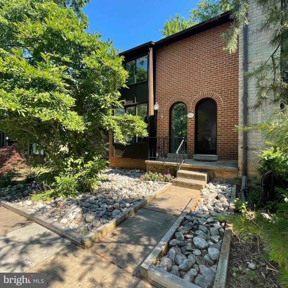 4923 Herkimer Street - Photo 1