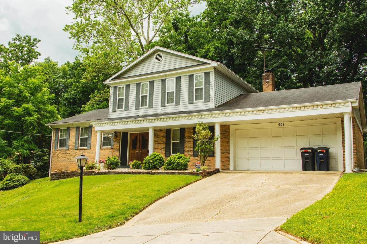 908 Queens Terrace - Photo 1
