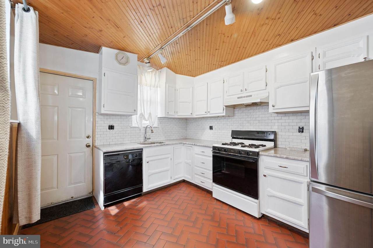 2523 Juniper Street - Photo 1