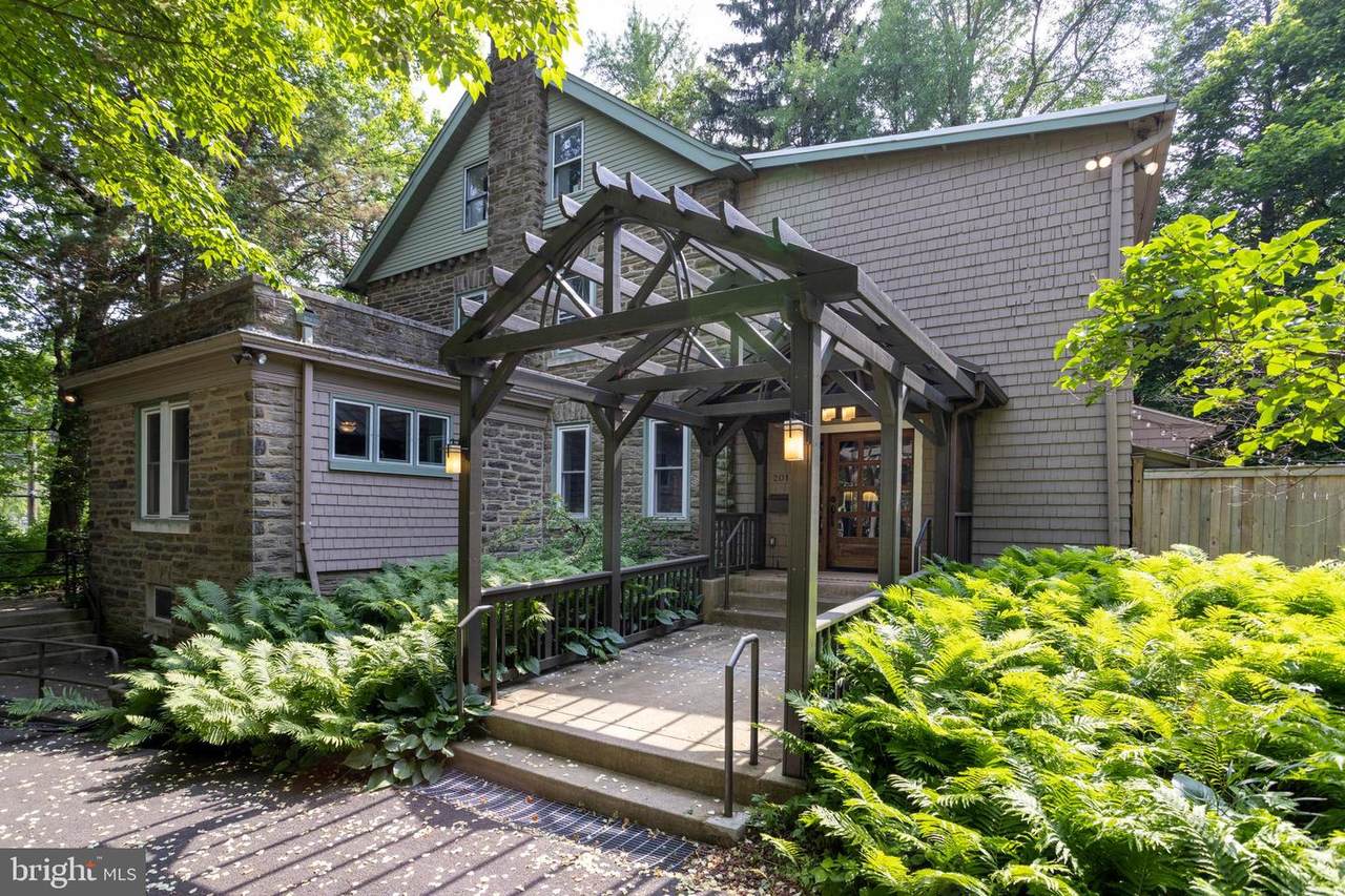 201-203 Greenwood Avenue - Photo 1