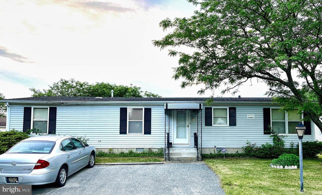 42 Primrose Dr E - Photo 1