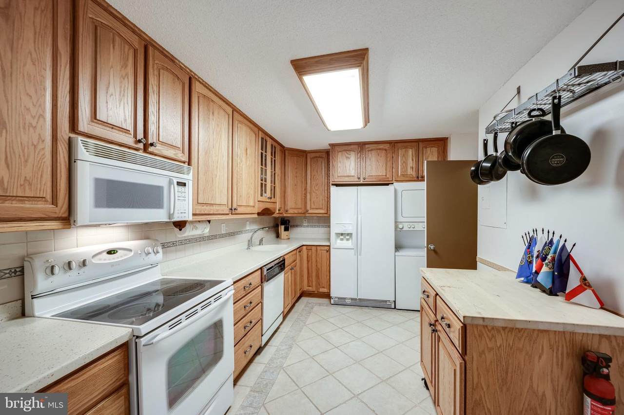 203 Yoakum Parkway - Photo 1