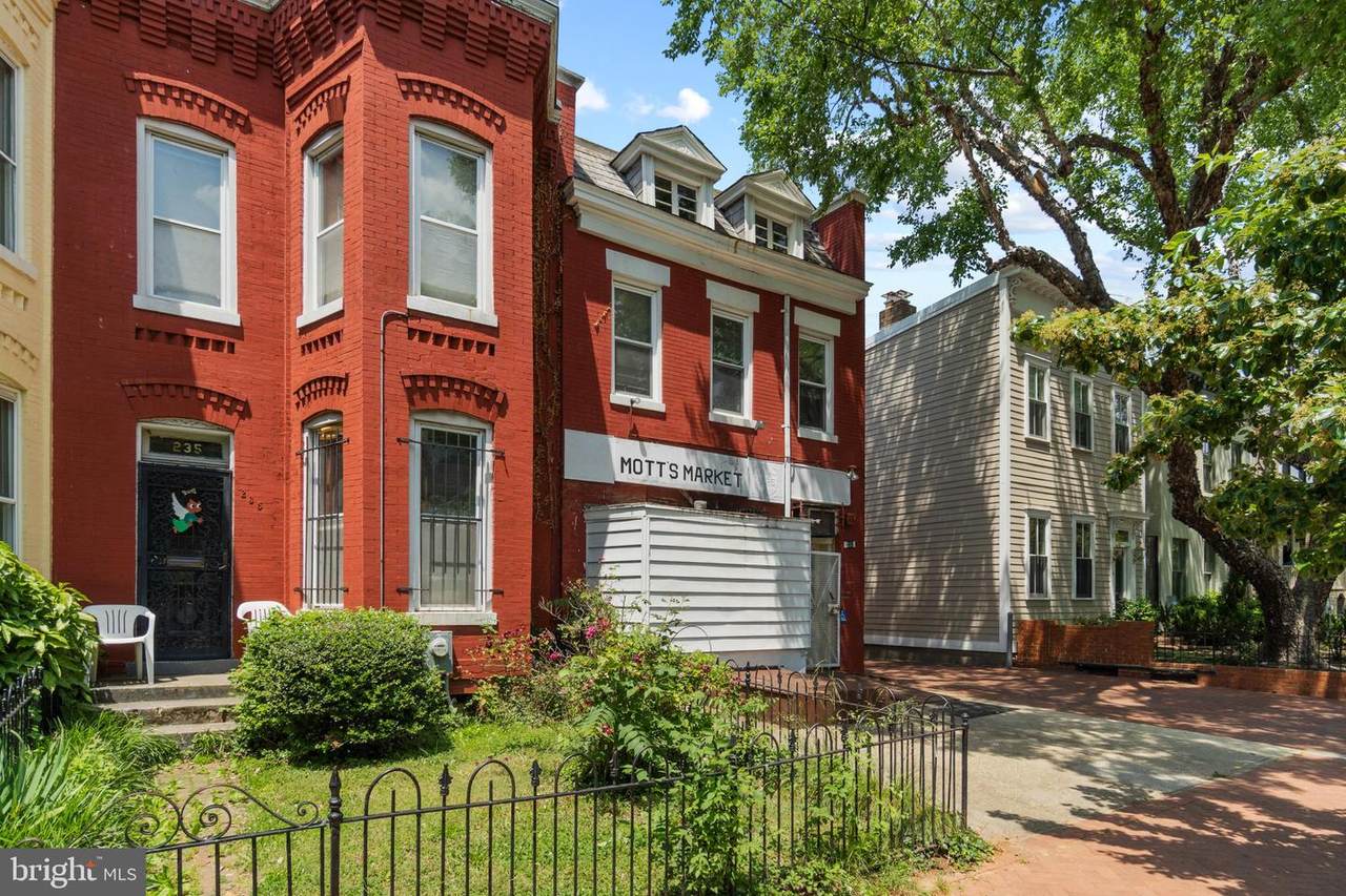 233 12TH Street - Photo 1