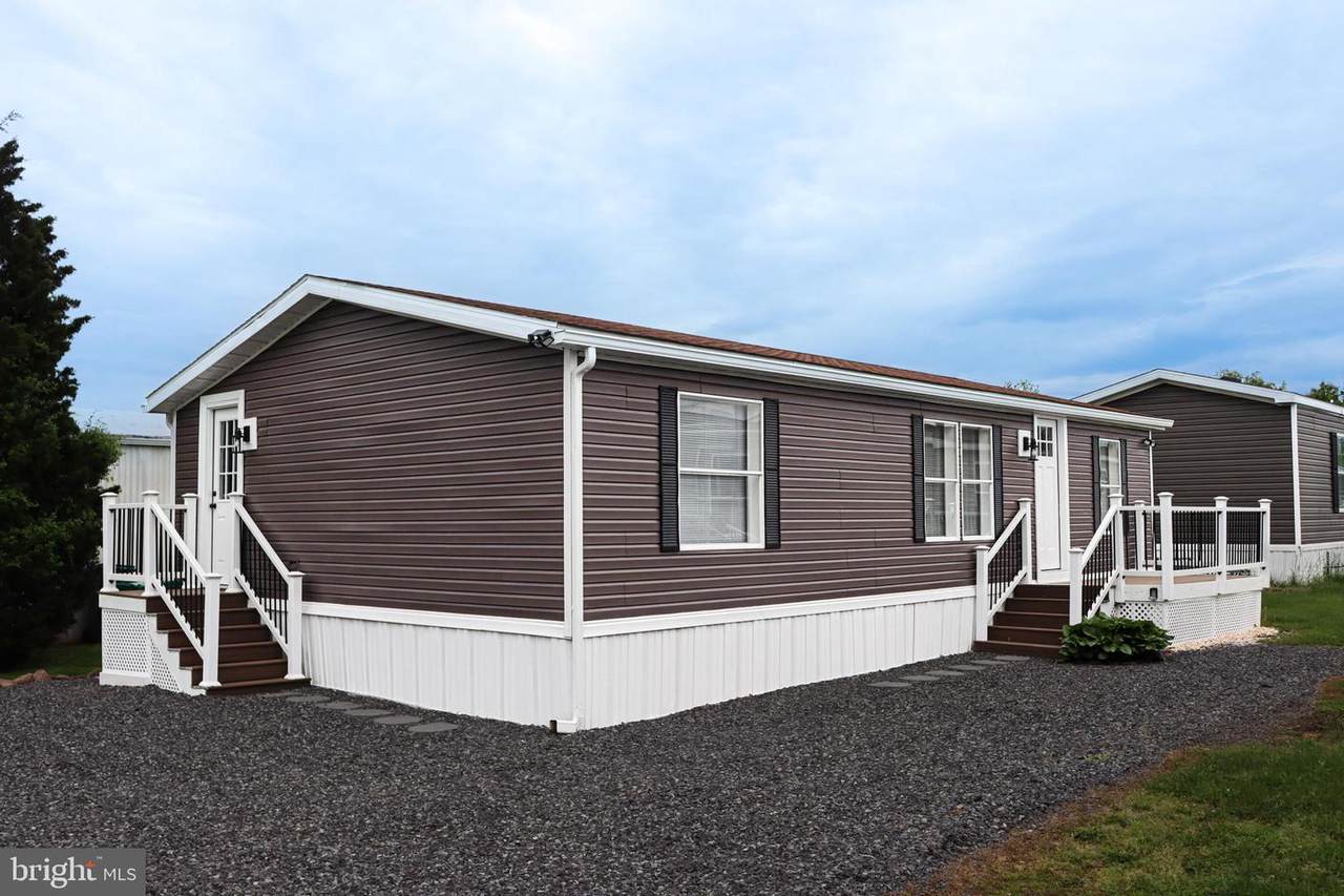 833 Cypress Avenue - Photo 1