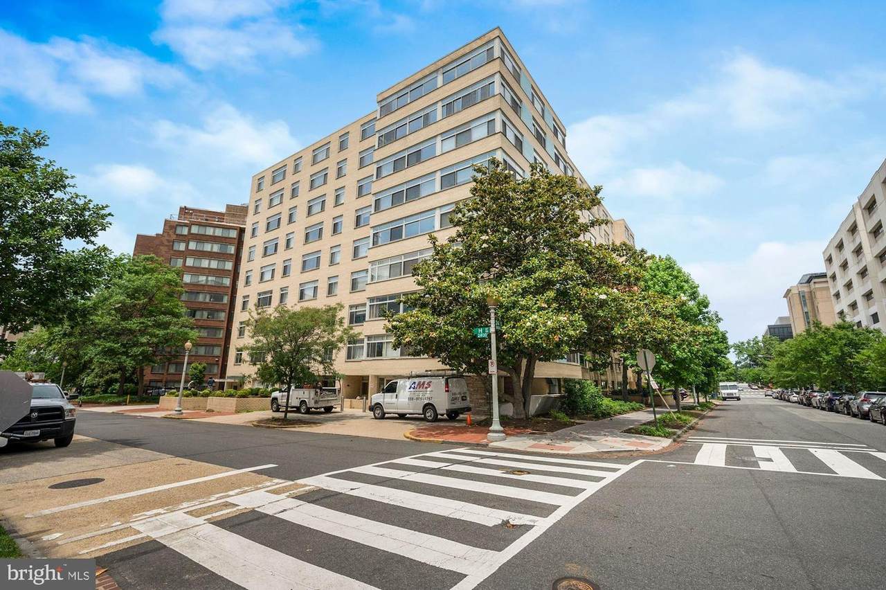 2401 H Street - Photo 1