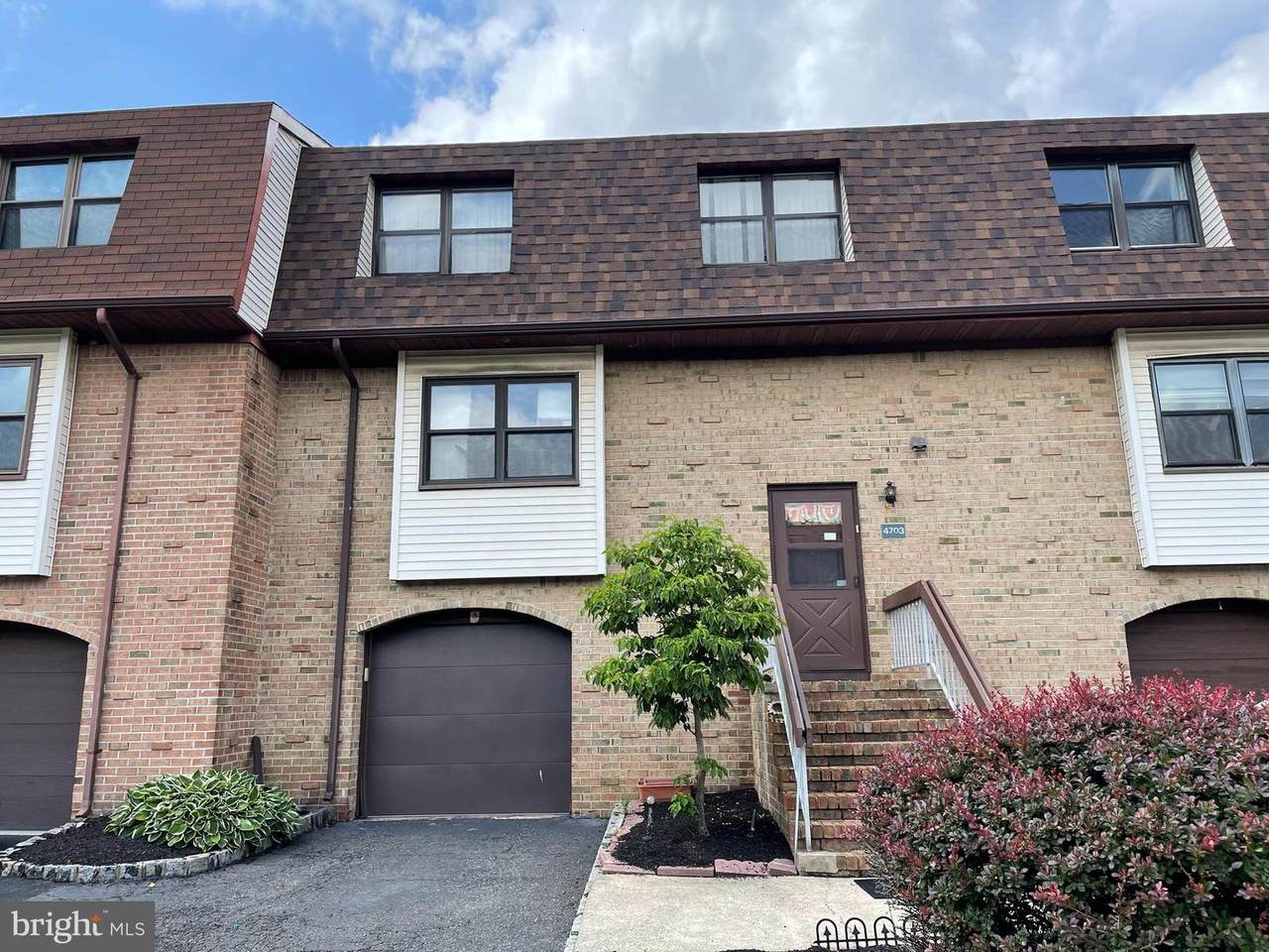 4703 Oaks Boulevard - Photo 1