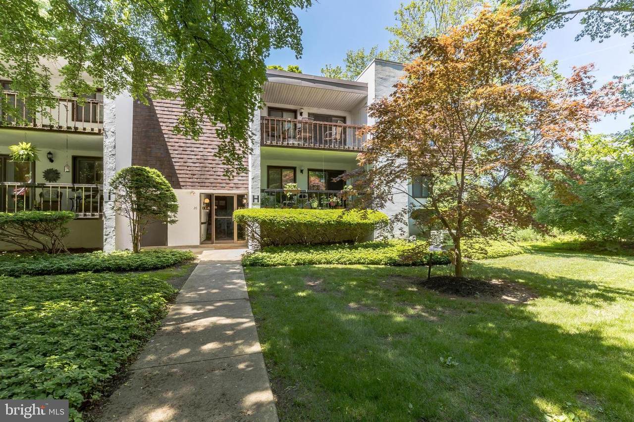 20 Dougherty Boulevard - Photo 1