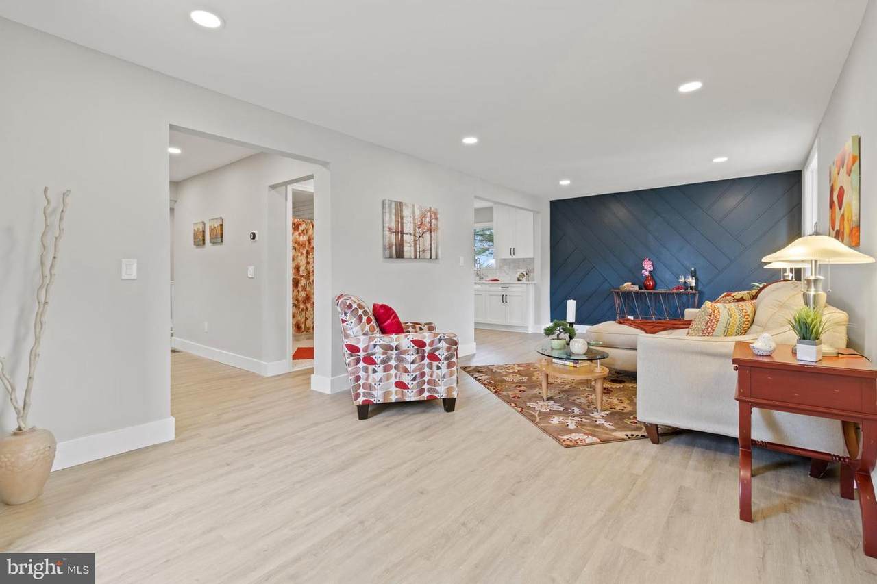 6 Disney Avenue - Photo 1