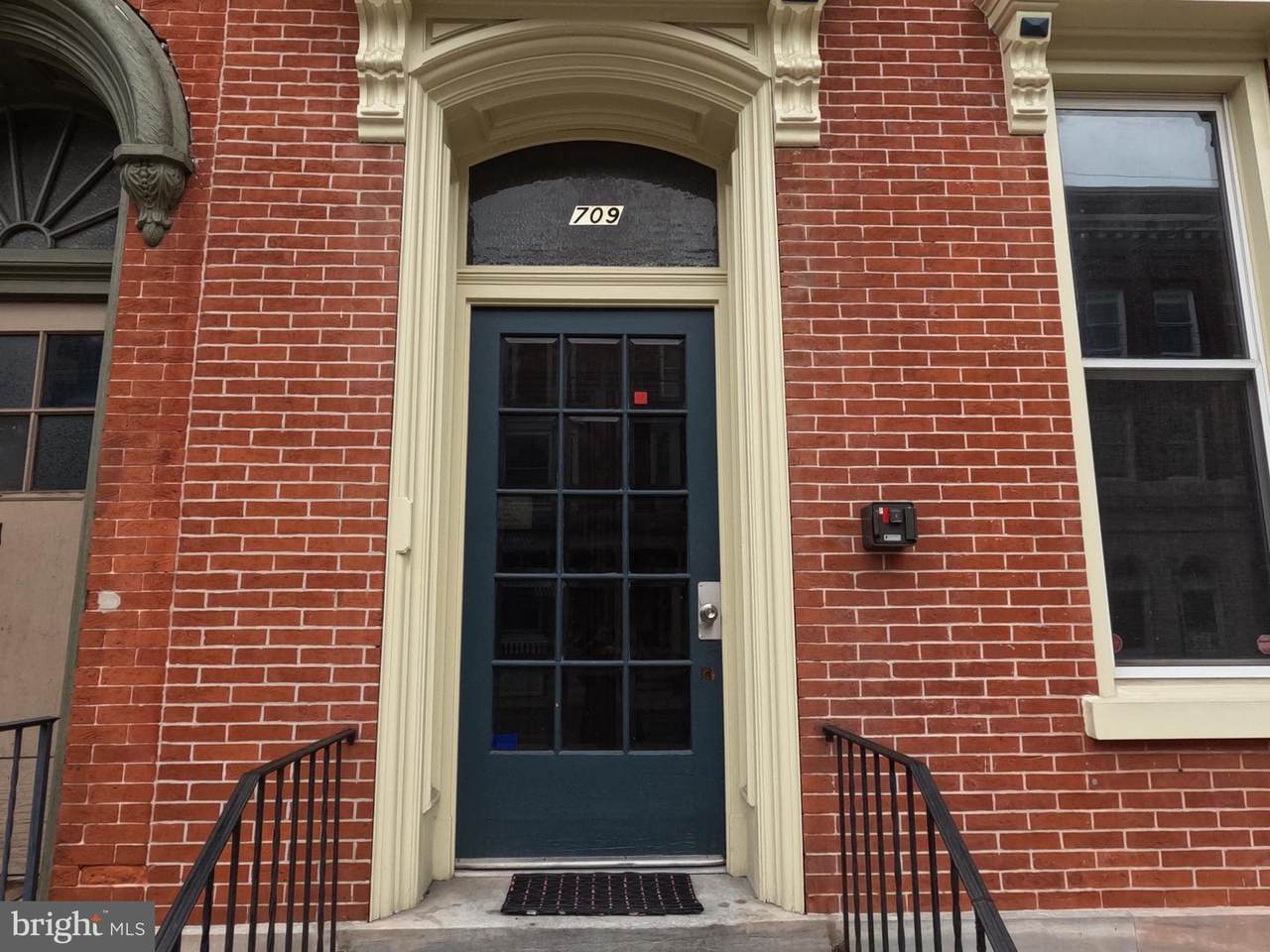 709 Chestnut - Photo 1