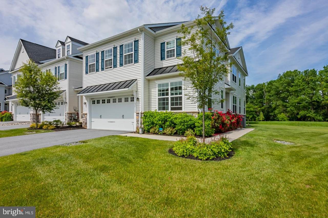 477 Lee Place - Photo 1