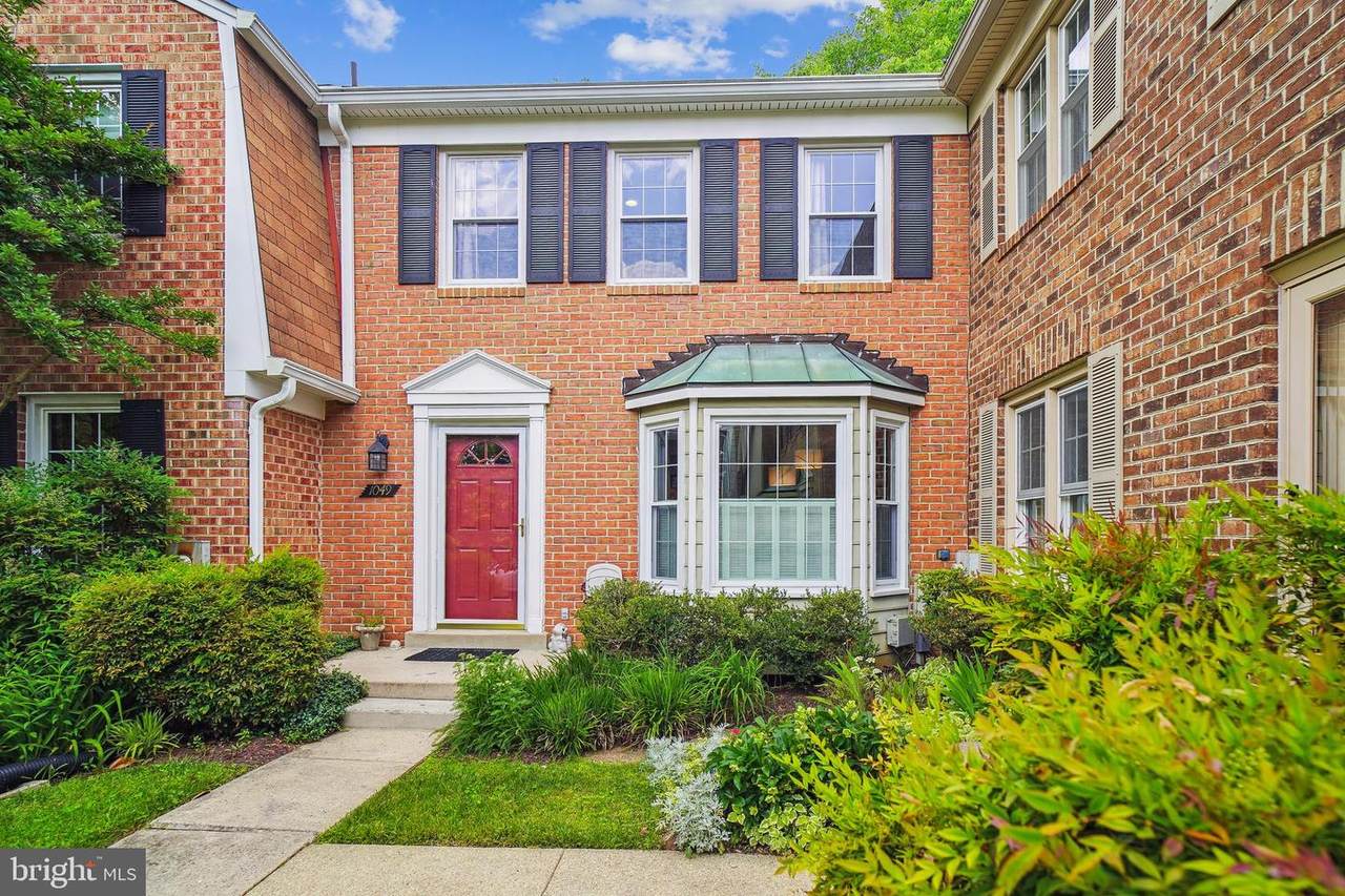 1049 Windrush Lane - Photo 1