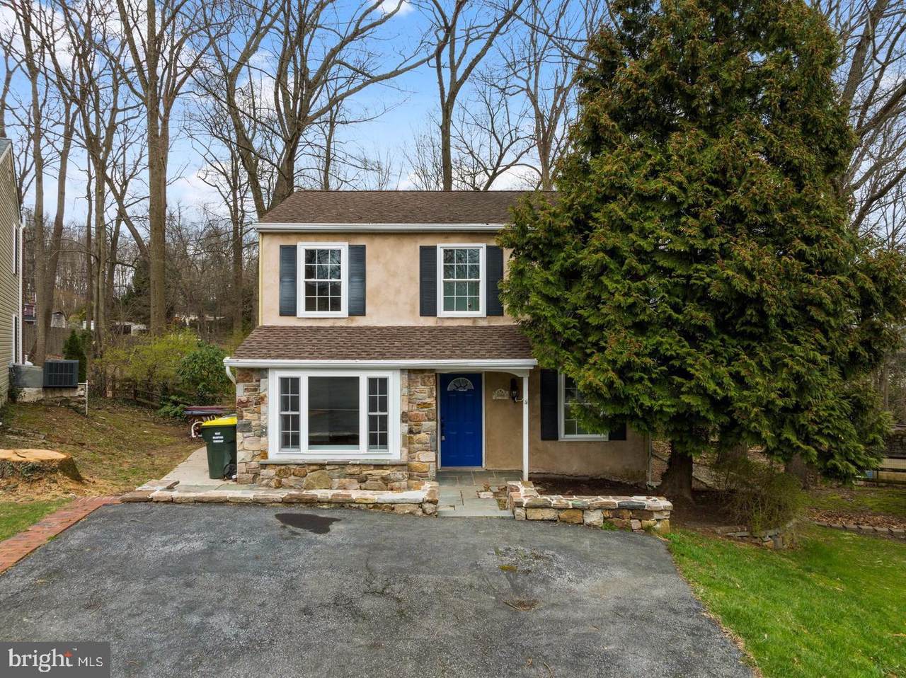 1666 Hemlock Circle - Photo 1