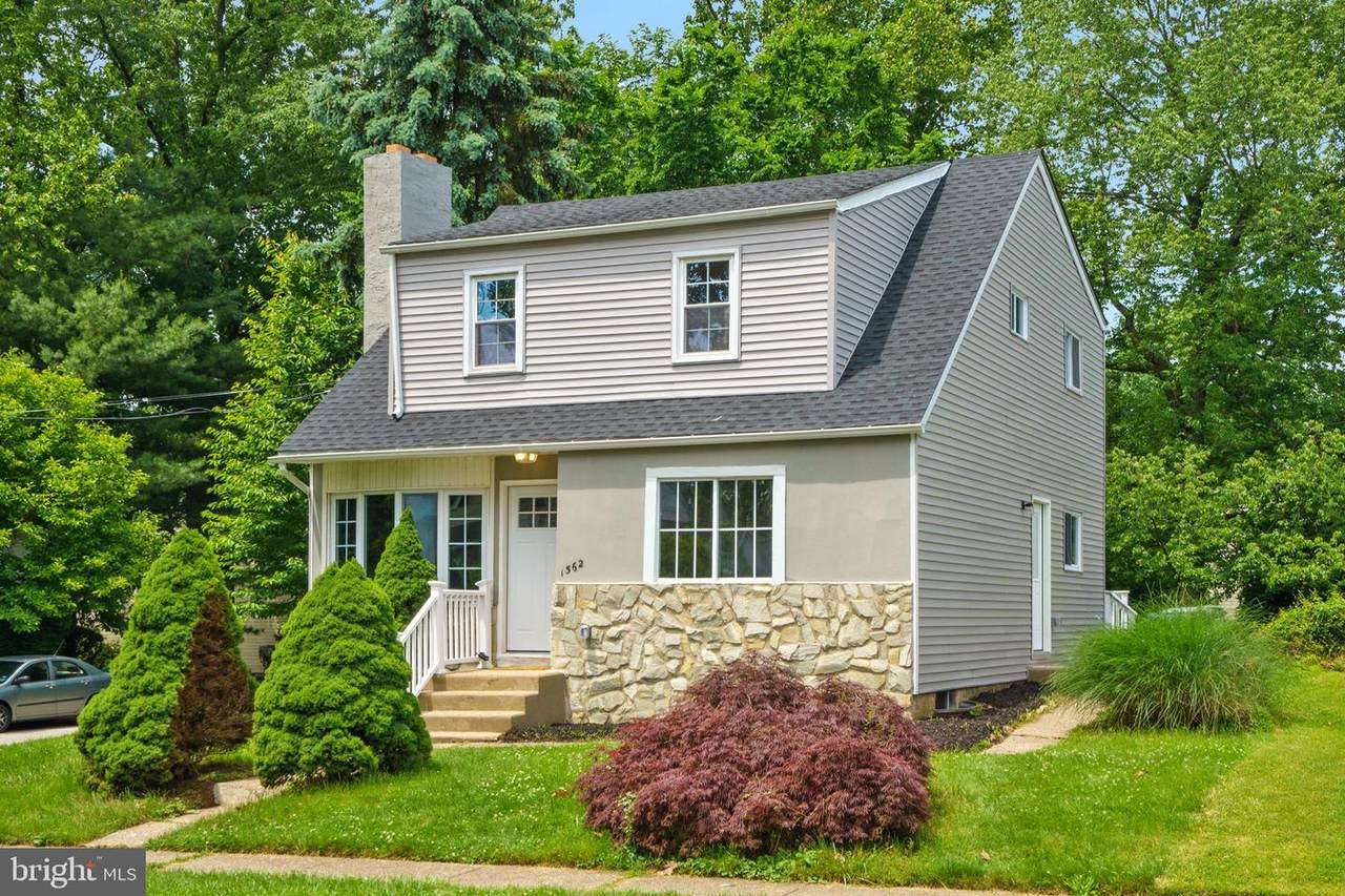 1562 Coolidge Avenue - Photo 1