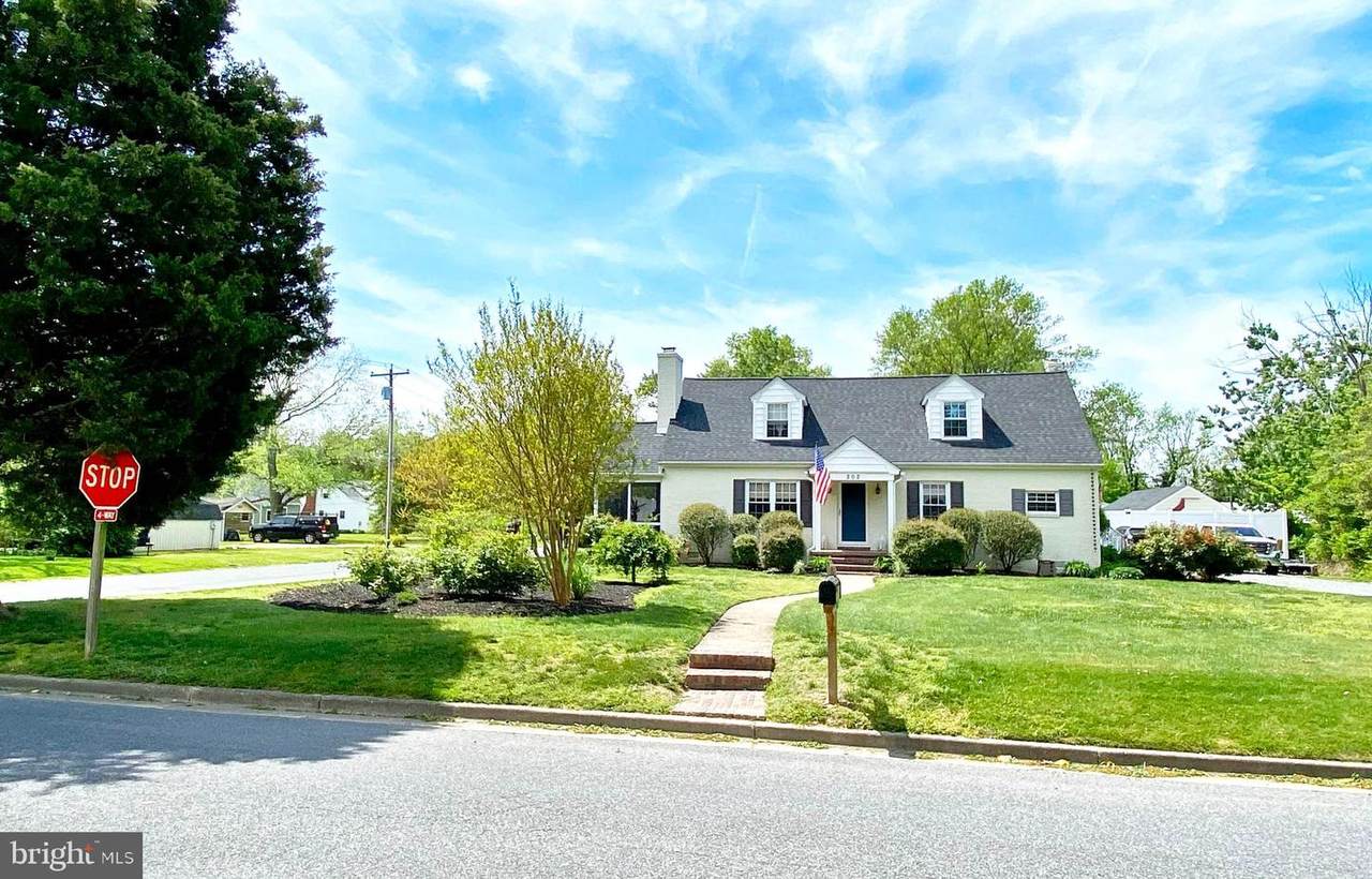 202 Willis Avenue - Photo 1