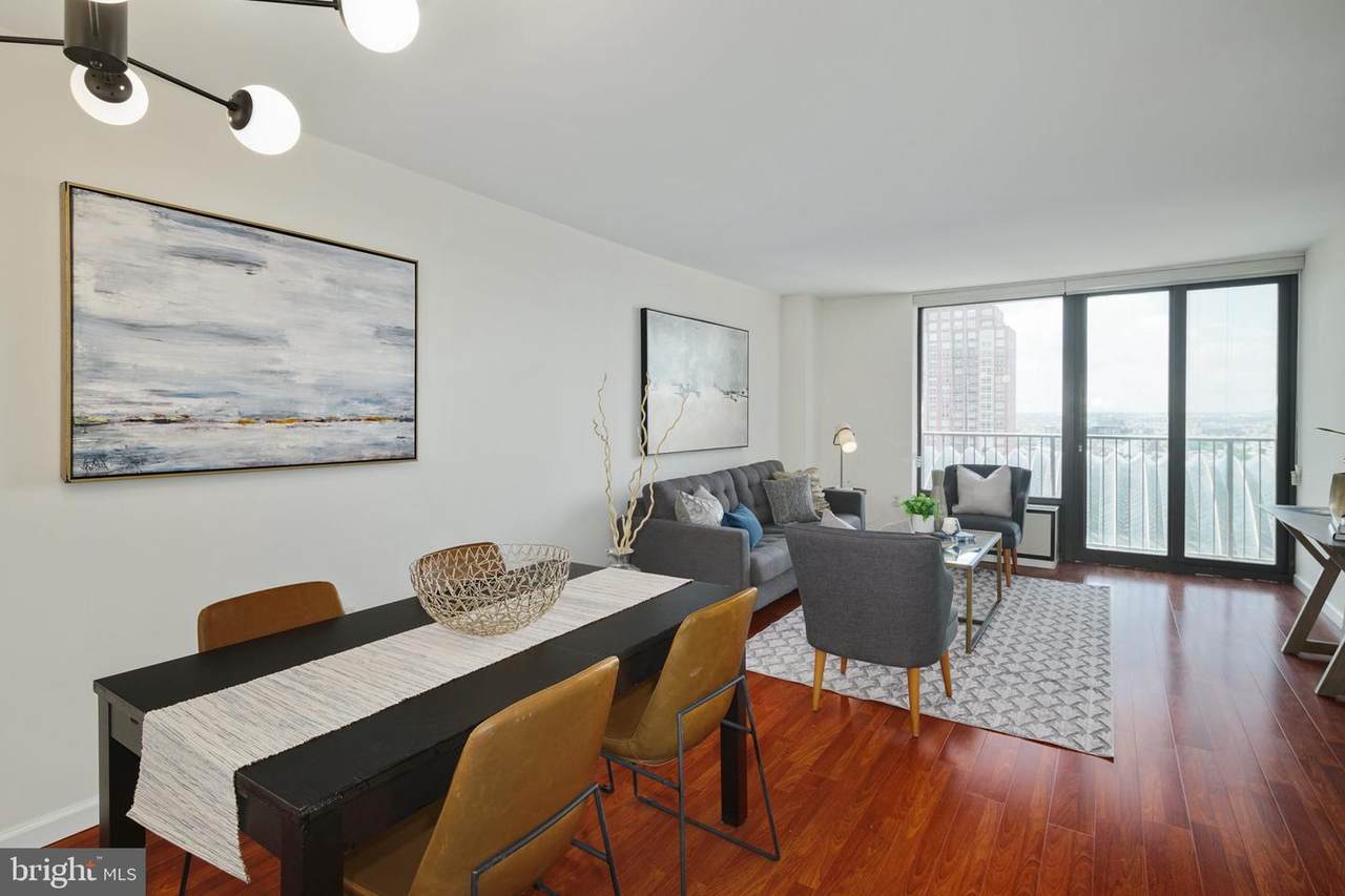 1420 Locust Street - Photo 1