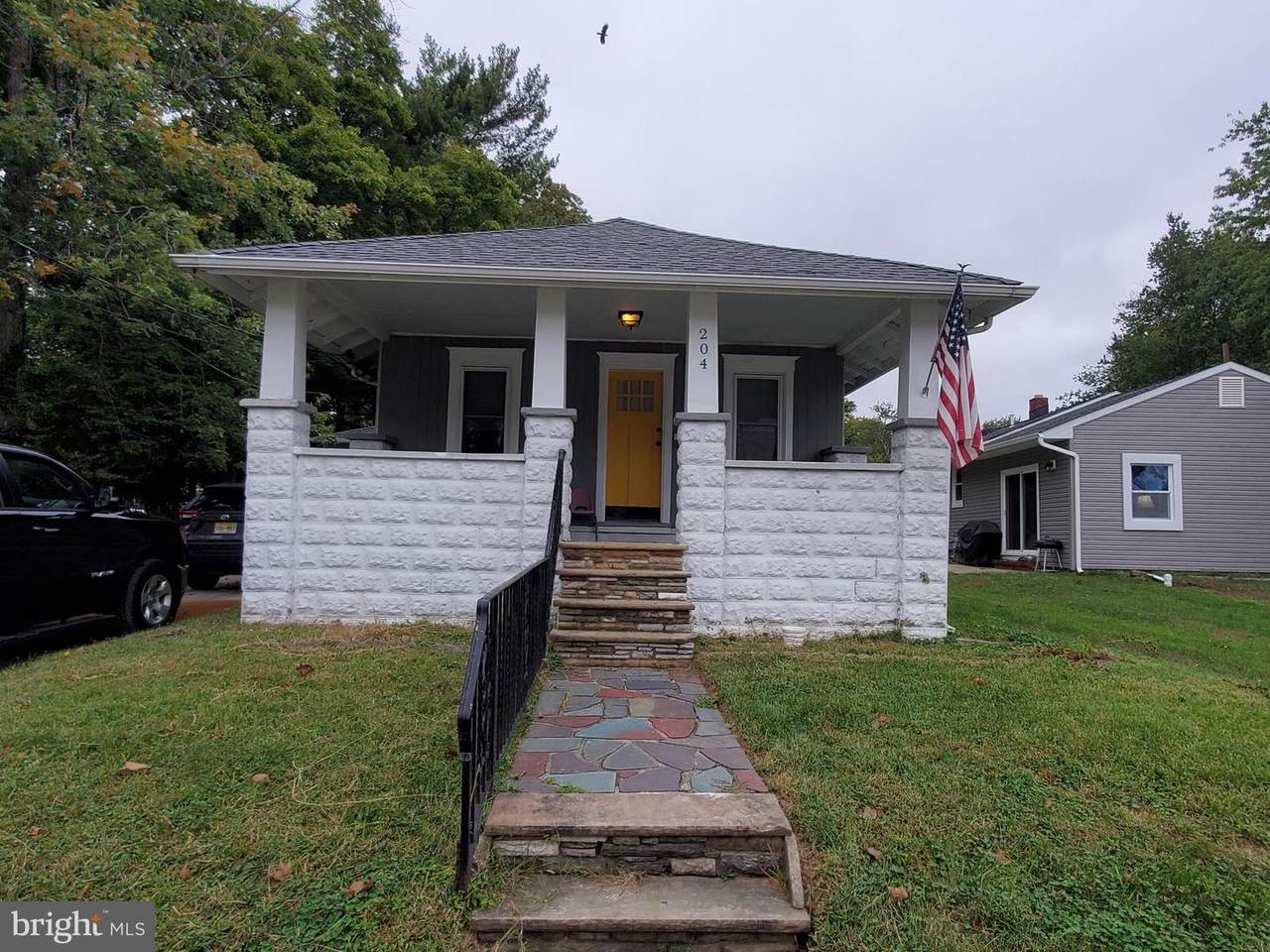 204 Evergreen Avenue - Photo 1