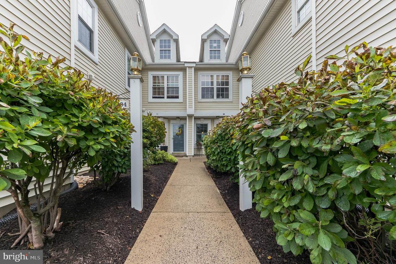 105 Strawberry Court - Photo 1