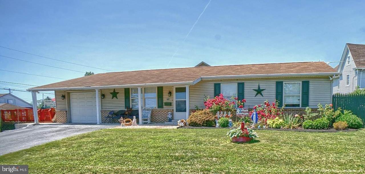 743 Chambers Street - Photo 1