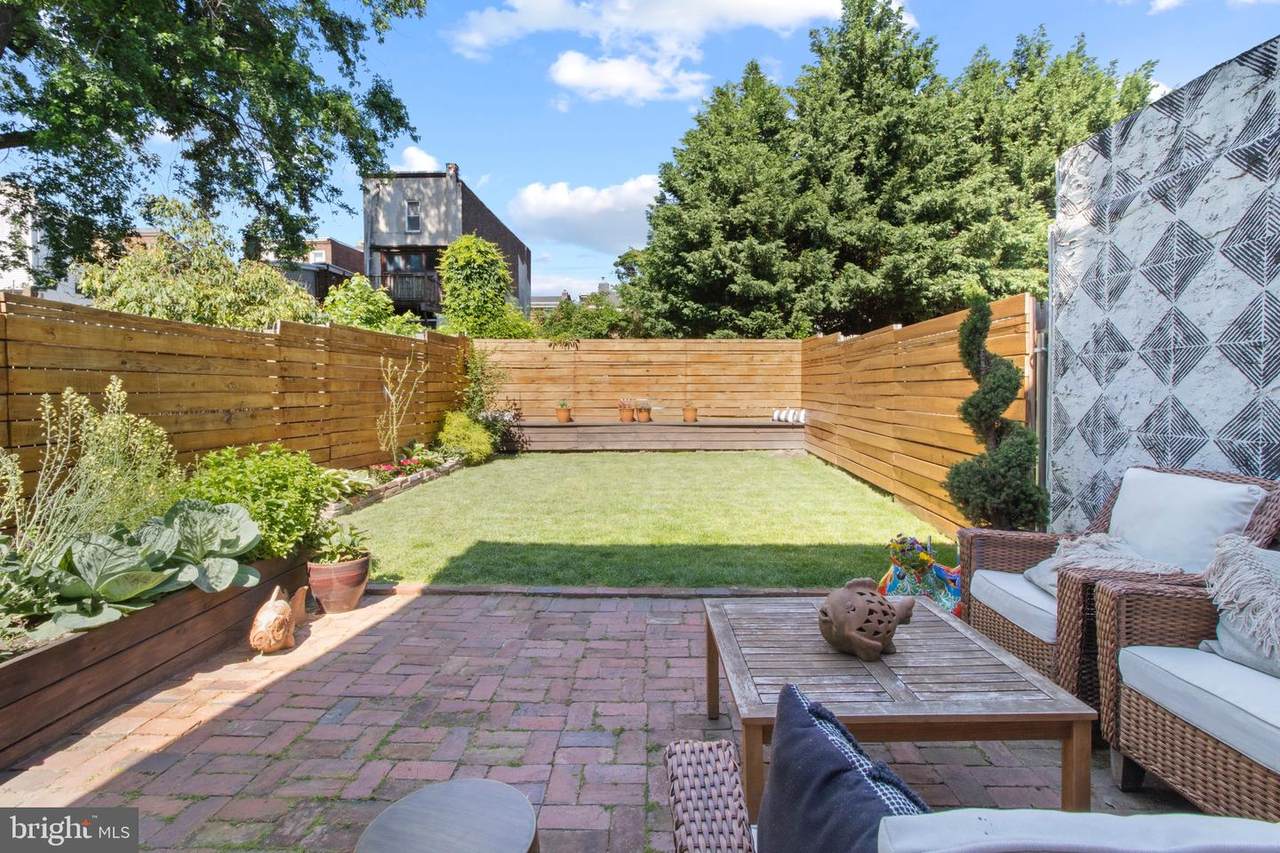1127 Crease Street - Photo 1