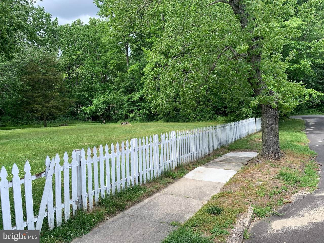 832 Maple Avenue - Photo 1